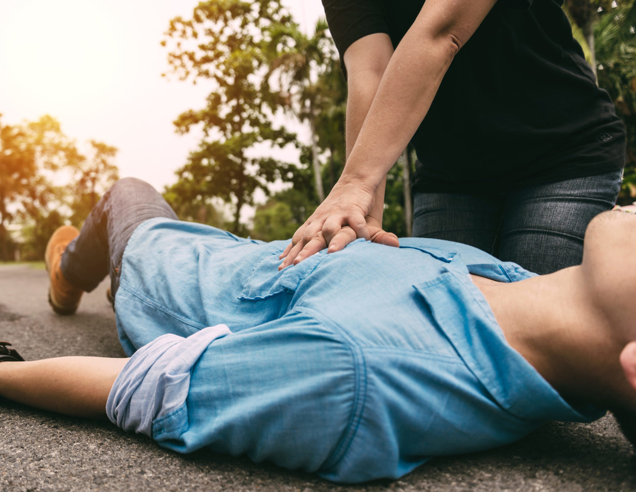 Wiederbelebung einer leblosen Person Erste Hilfe Maßnahmen bei einer leblosen Person